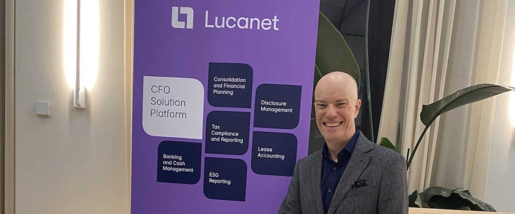 Magician Darren Delaney at Lucanet Client Dinner
