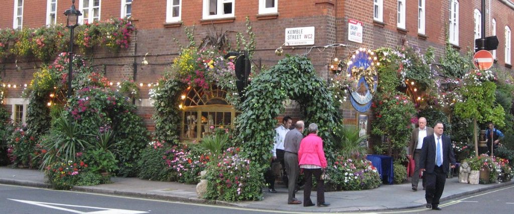 magic at sarastro resurant header