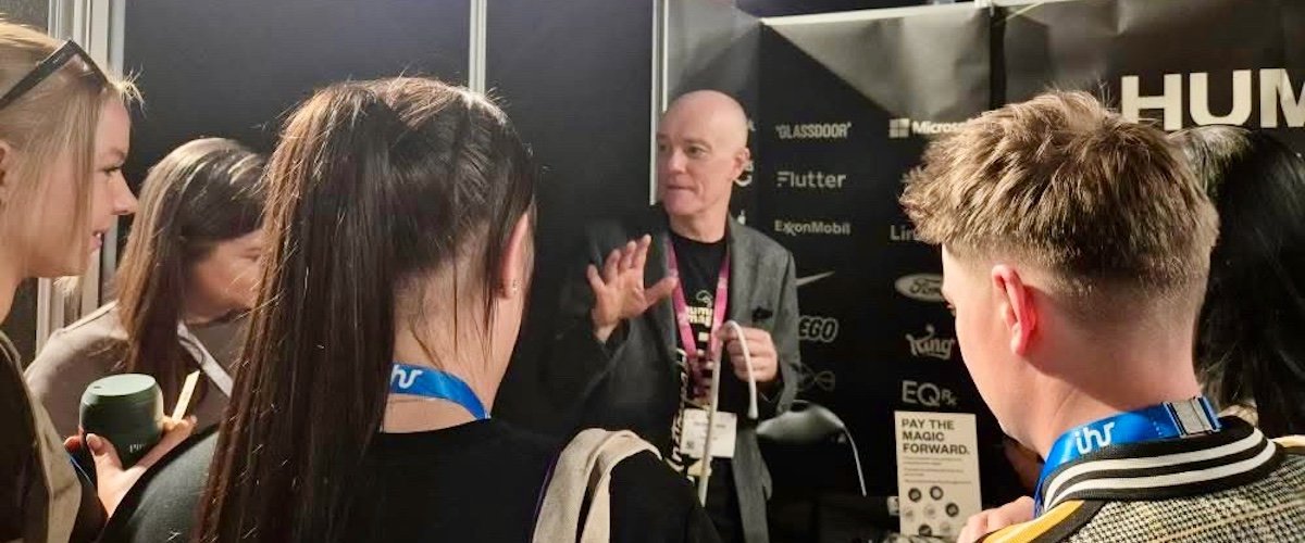 Darren Delaney working as an exhibition magician at IHR Live 2025 in Manchester