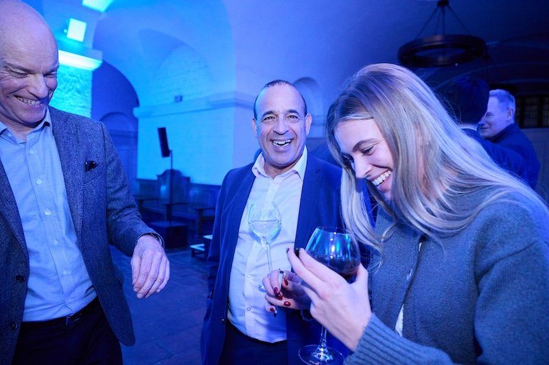Darren Delaney entertaining guests at a corporate event in The Crypt at St Paul's