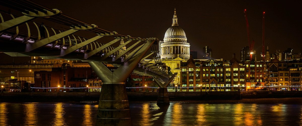 St Paul's Cathedral seen from south side of the Thames